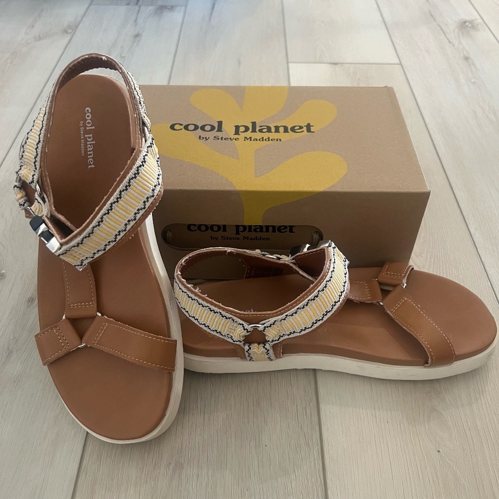 Steve Madden Sandals / 10